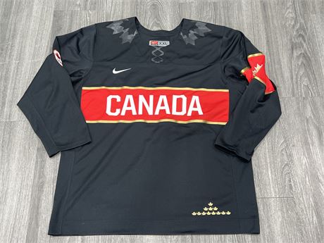 NIKE TEAM CANADA OLYMPIC JERSEY SIZE 2 XL