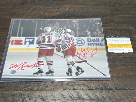 GRETZKY & MESSIER SIGNED PICTURE W/COA (8”x10”)