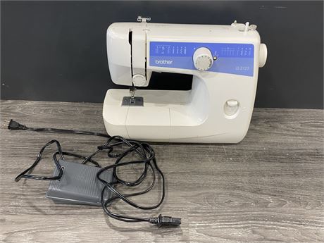 BROTHER SEWING MACHINE (Works)