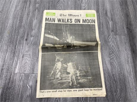 THE MOON! 1969 JULY 1ST EDITION VANCOUVER SUN HEADLINE “MAN WALKS ON MOON”