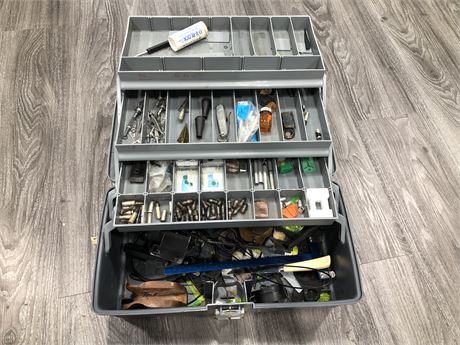BOX OF ASSORTED ARCHERY SUPPLIES