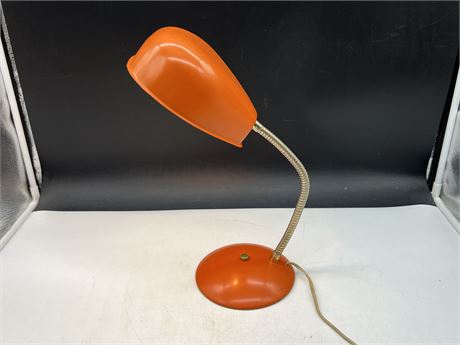 VINTAGE ORANGE GOOSENECK TABLE LAMP (15”, works)