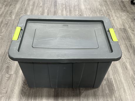 LARGE LIDDED STERILITE 30GAL / 114L TOTE - SPECS IN PHOTOS