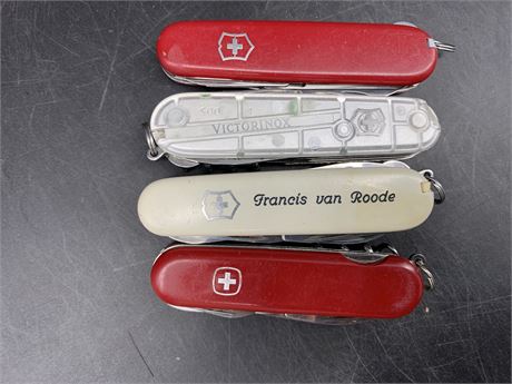 4 SWISS ARMY KNIVES