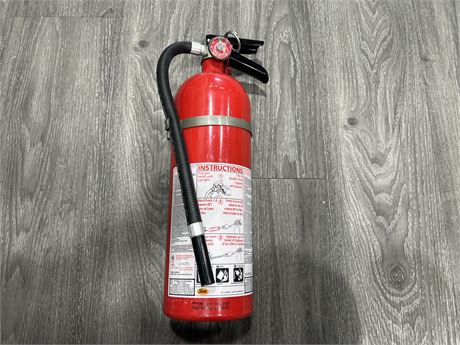 FULLY CHARGED FIRE EXTINGUISHER 7/8LB