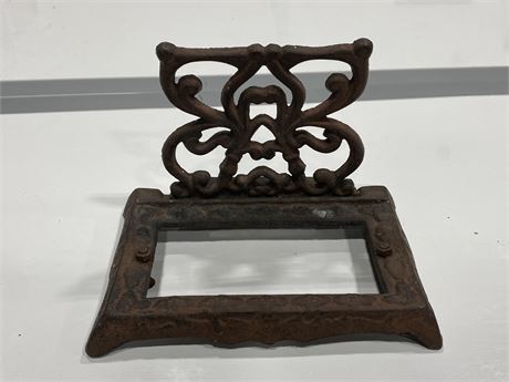 VINTAGE CAST IRON BOOK STAND