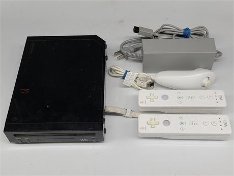 WII WITH 2 CONTROLLERS AND NUNCHUCK AC ADAPTOR