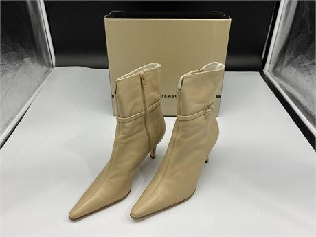 ROBERT VIANNI LADIES CAMEL LEATHER SHORT BOOTS (Like new, size 38)
