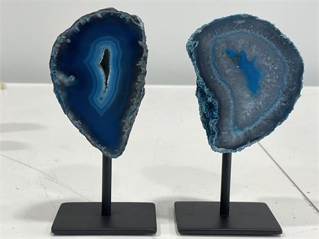 2 AGATE SLABS ON STANDS (5.5” TALL)