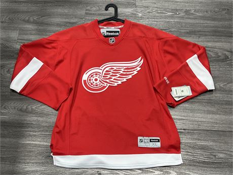 NEW W/TAGS DETROIT RED WINGS JERSEY SIZE XL