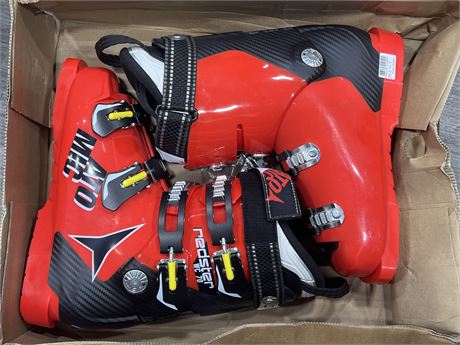 NEW ATOMIC REDSTER WORLD CUP 70 SKI BOOTS - SIZE 8.5