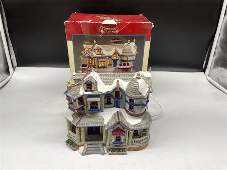 LEMAX PORCELAIN LIGHTED HOUSE 7”x7”