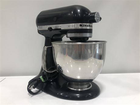 KITCHEN AID ARTISAN MIXER WITH ALL ATTACHMENTS