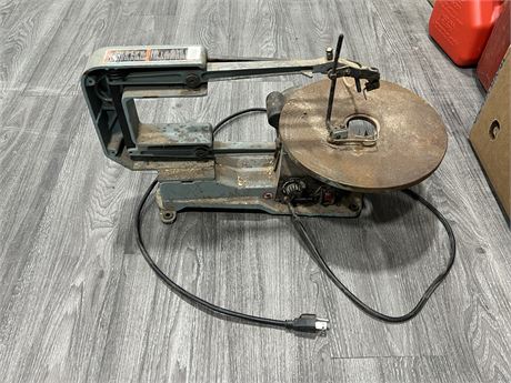 DELTA VARIABLE SPEED SCROLL SAW - WORKS / NO SAW BLADE (24” wide)