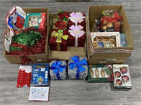 VINTAGE/COLLECTIBLE CHRISTMAS DECOR - 3 BOXES
