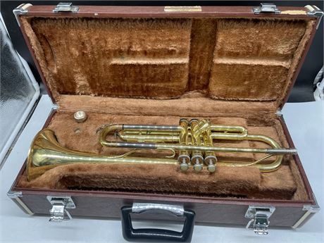 YAMAHA TRUMPET IN ORIGINAL CASE WITH MOUTHPIECE