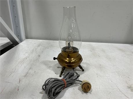 VINTAGE ELECTRIC OIL LAMP (10”)