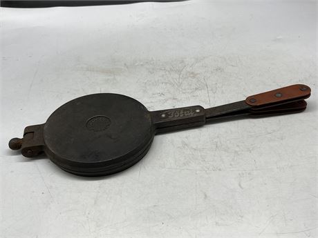 ANTIQUE SYRUP WAFFLE CAST IRON PRESS (MADE IN NORWAY)