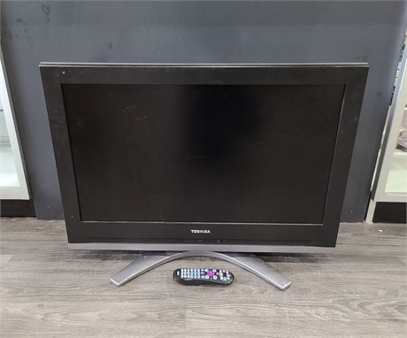TOSHIBA TV WITH REMOTE (32" - working)