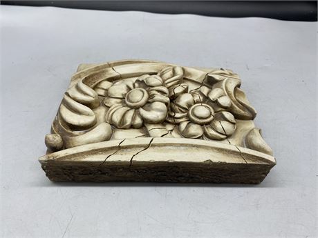 DECORATIVE TILE (9.5” wide x 7” tall)