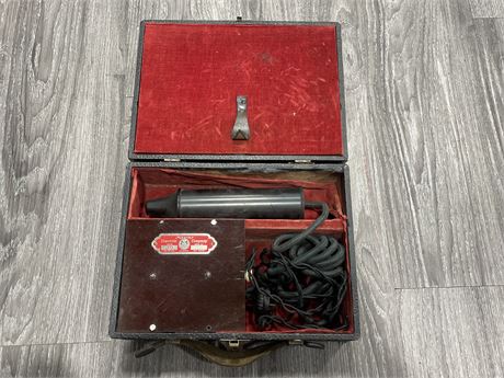 VINTAGE MASTER ELECTRIC CO. VIOLET WAND IN CASE
