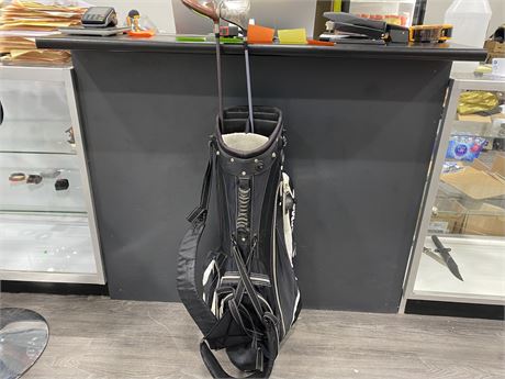 TAYLORMADE GOLFBAG WITH TAYLORMADE DRIVER