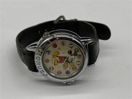 VINTAGE LORUS MICKEY MOUSE WATCH