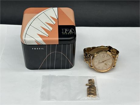 GOLD LADIES FOSSIL WATCH W/ORIGINAL BOX & EXTRA LINKS - WORKING/NEEDS BATTERY