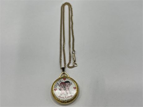 VINTAGE GOLD PLATED L.A TIMES PENDANT WATCH W / CHAIN, MANUAL WIND UP, WORKING