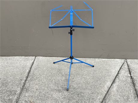 METAL MUSICAL STAND