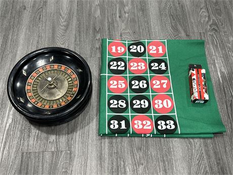 VINTAGE ROULETTE WHEEL & POKER TABLE TOP PIECE / CHIPS
