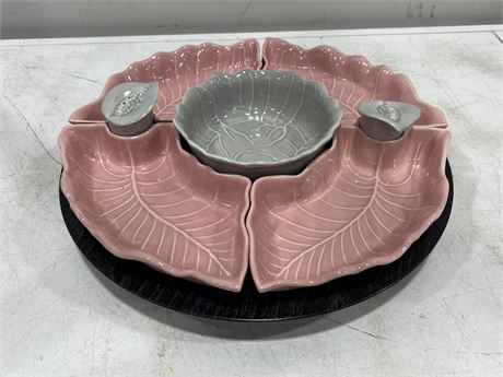 1950s PINK / GREY LEAF PATTERN LAZY SUSAN - EXCELLENT CONDITION NO CHIPS (17”)
