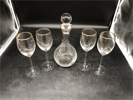 WINE CARAFE + 4 GLASSES