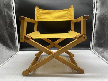 SMALL CHILD’S DIRECTORS CHAIR (MADE IN CANADA) 14”x18”x13”