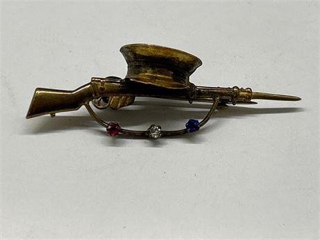 WW1 PATRIOTIC RIFLE TRENCH HAT SWEETHEARTS BROOCH
