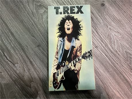 T.REX THE ESSENTIAL COLLECTION (CD)