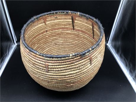 LARGE NATIVE HAND WOVEN BASKET