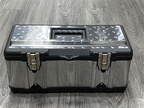 18” STAINLESS STEEL TOOLBOX LIKE NEW