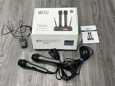 TONOR WIRELESS MICROPHONES + 2 OTHER WIRED MICS