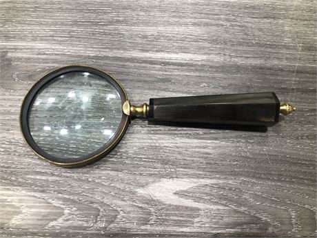 ANTIQUE MAGNIFYING GLASS