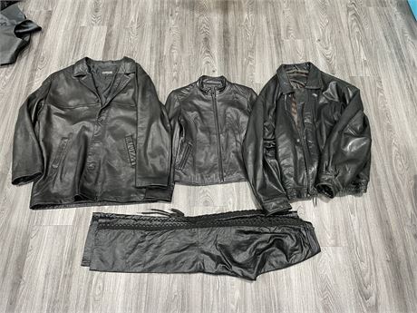 2 MENS XL LEATHER JACKETS / 1 WOMANS M LEATHER JACKET / LEATHER PANTS SIZE 6