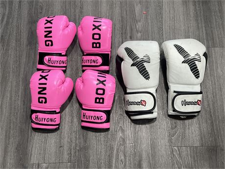3 PAIRS OF BOXING GLOVES - WOMENS PAIRS ARE SMALL