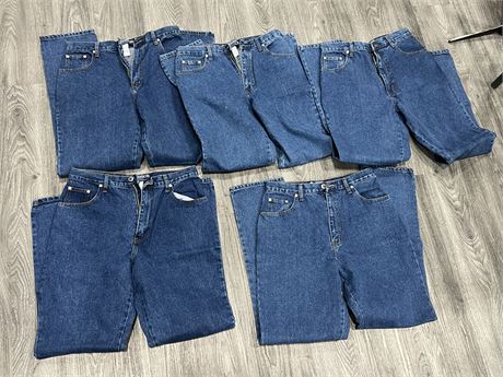5 PAIRS OF FERRUCHE JEANS SIZE 32 - LIKE NEW