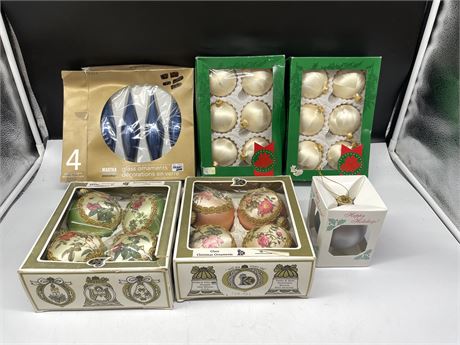 LOT OF CHRISTMAS ORNAMENTS - MOSTLY VINTAGE