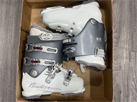 NEW NORDICA NXT N6 W SKI BOOTS - SIZE 5
