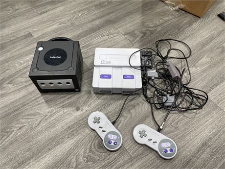 NINTENDO GAME CUBE SYSTEM (UNTESTED/AS IS) & 16 BIT SYSTEM