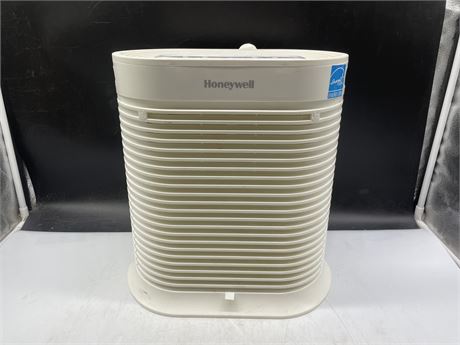 HONEYWELL AUR PURIFIER WITH ADDITIONAL FILTERS