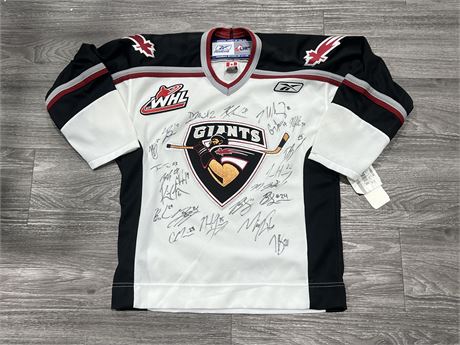 TEAM SIGNED VANCOUVER GIANTS JERSEY YOUTH XL