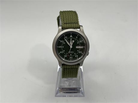 SEIKO MINT ARMY GREEN AUTOMATIC WATCH - DAY/DATE PILOTS SPORT SKELETON BACK