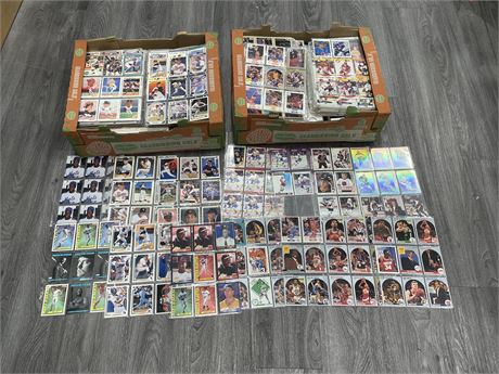 2 FLATS OF MISC SPORTS ROOKIE CARDS & INSERTS